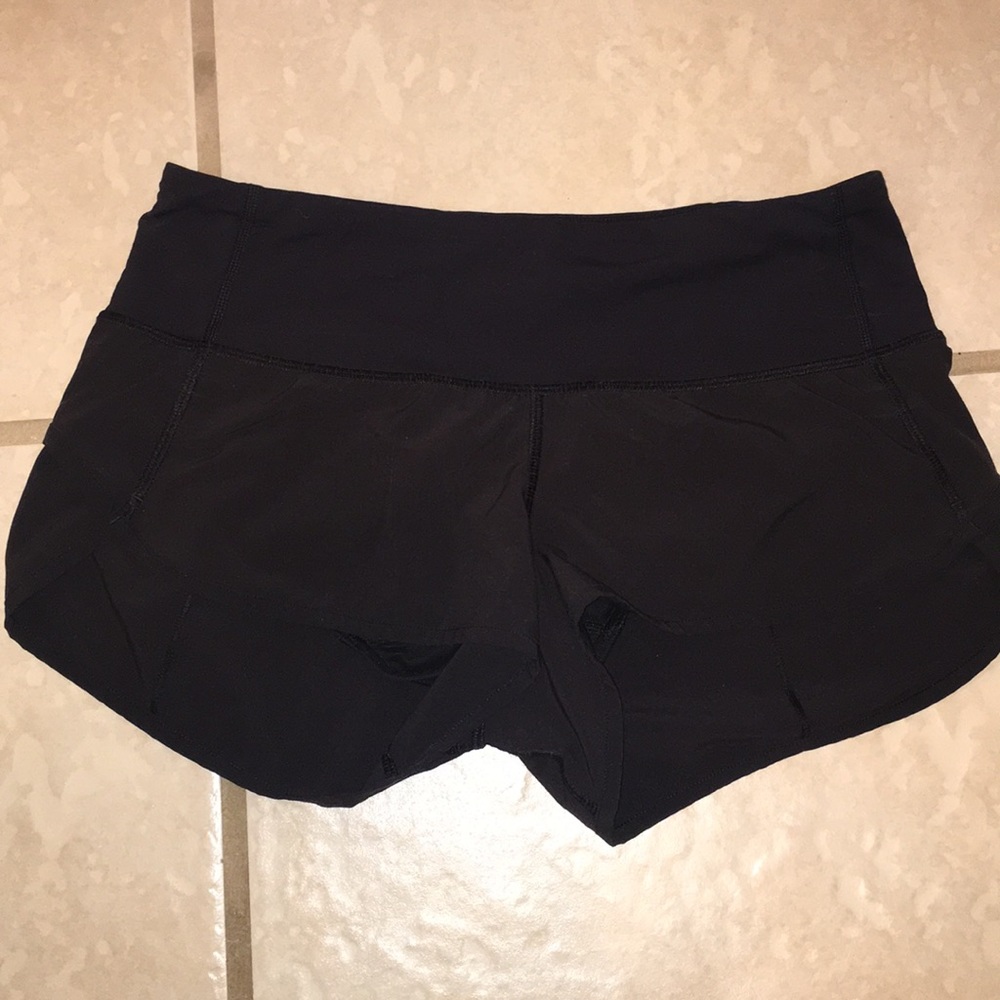 black lululemon shorts